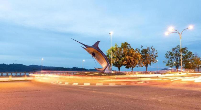 Atap Hotel Kota Kinabalu Bagian luar foto